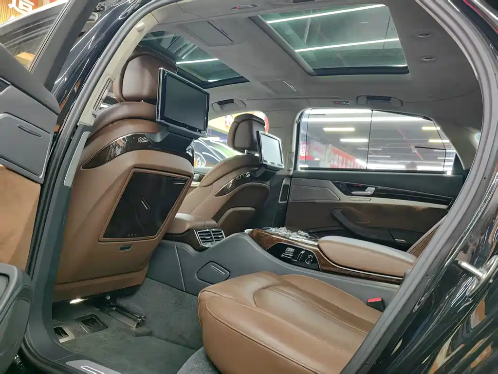 Audi A8 2015 — фото 13