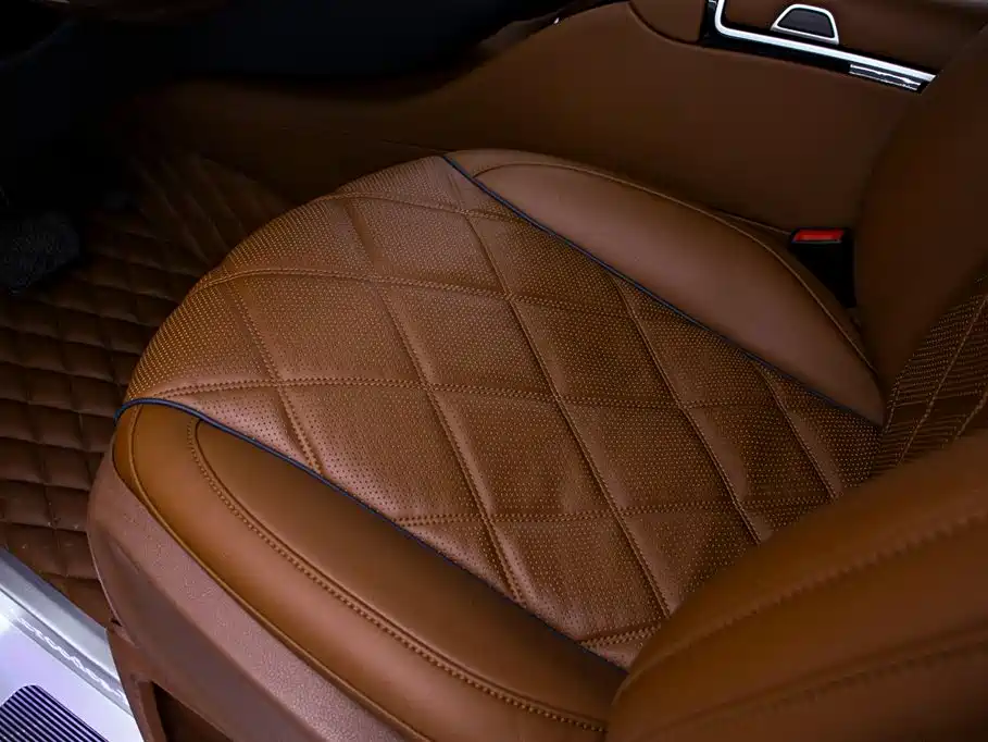 Mercedes-Benz V-Class 2023 — фото 13