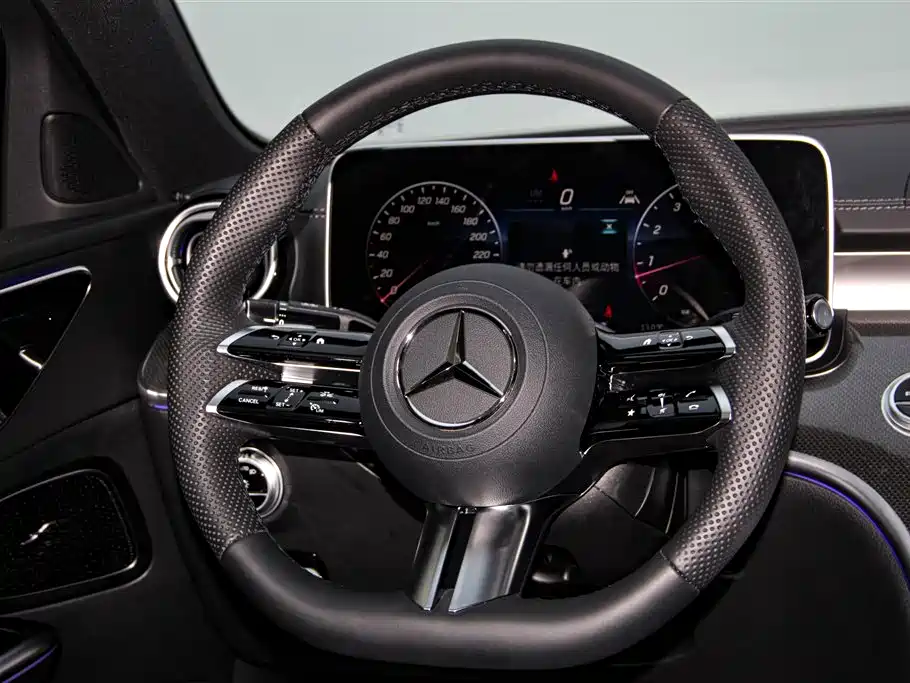 Mercedes-Benz C-Class 2025 — фото 14