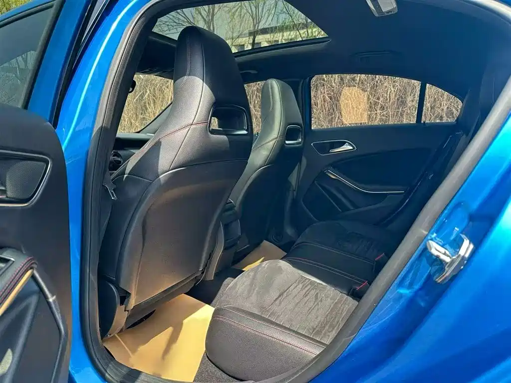 Mercedes-Benz A-Class 2015 — фото 18