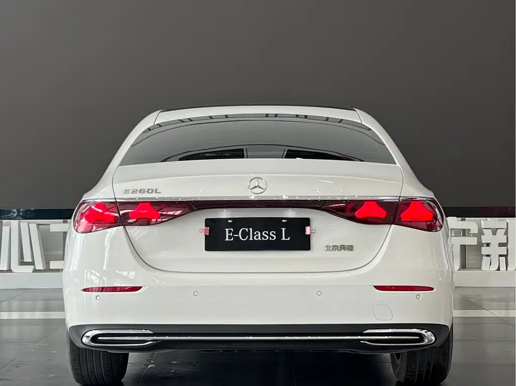 Mercedes-Benz E-Class 2024 — фото 12