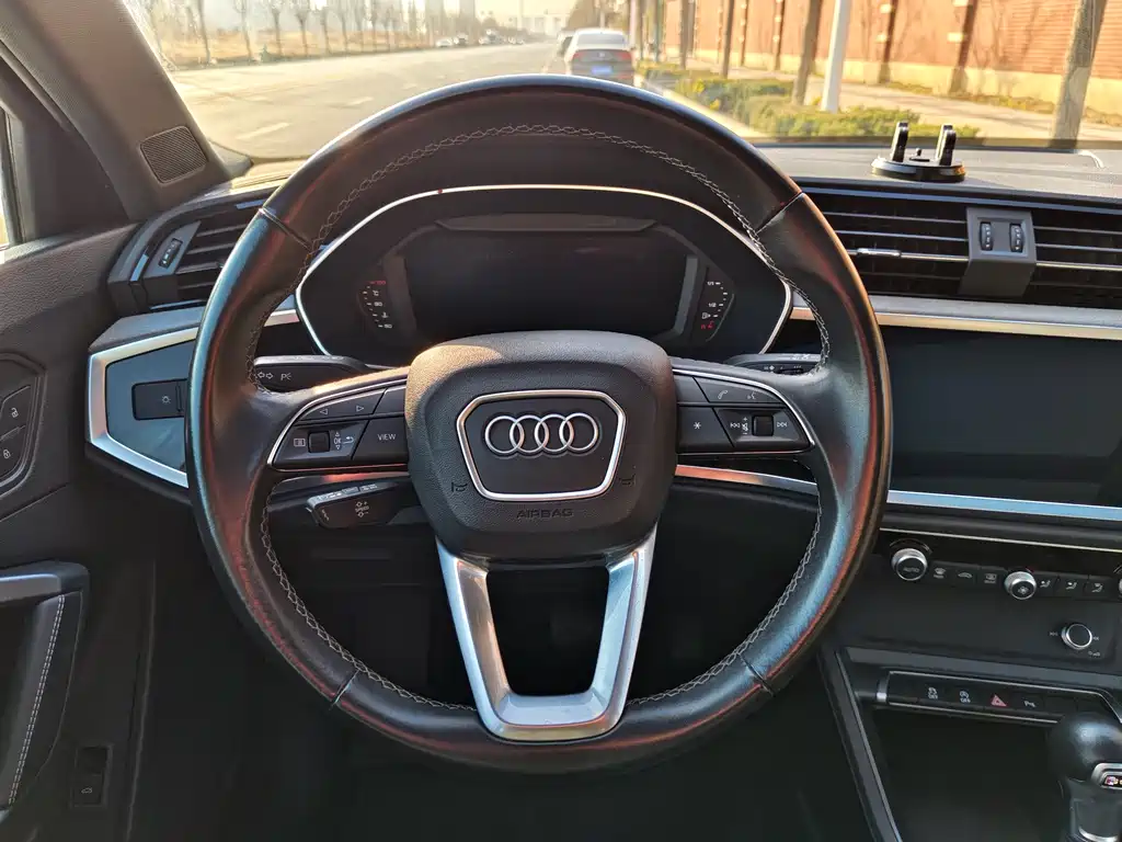 Audi Q3 2023 — фото 21