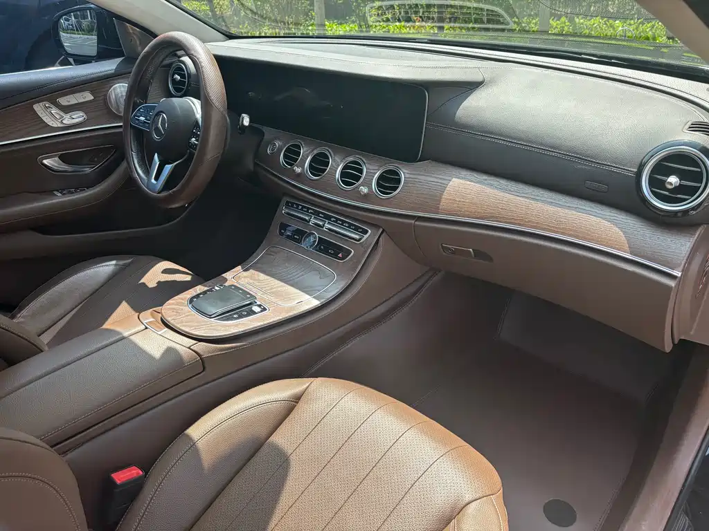 Mercedes-Benz E-Class 2019 — фото 13