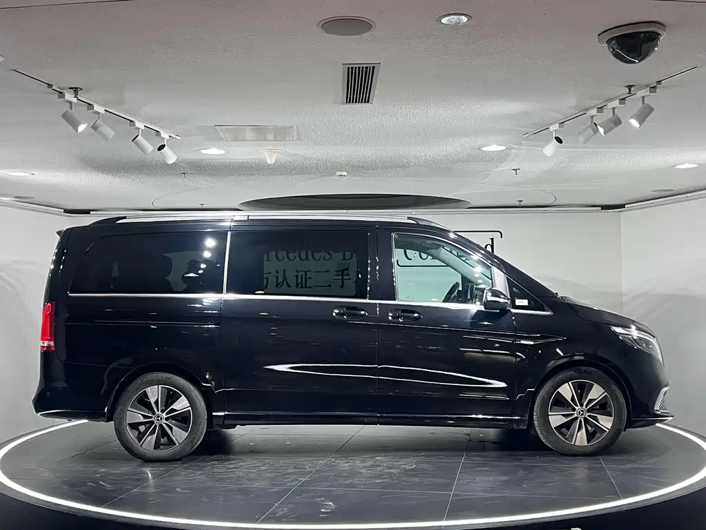 Mercedes-Benz V-Class 2023 — фото 13