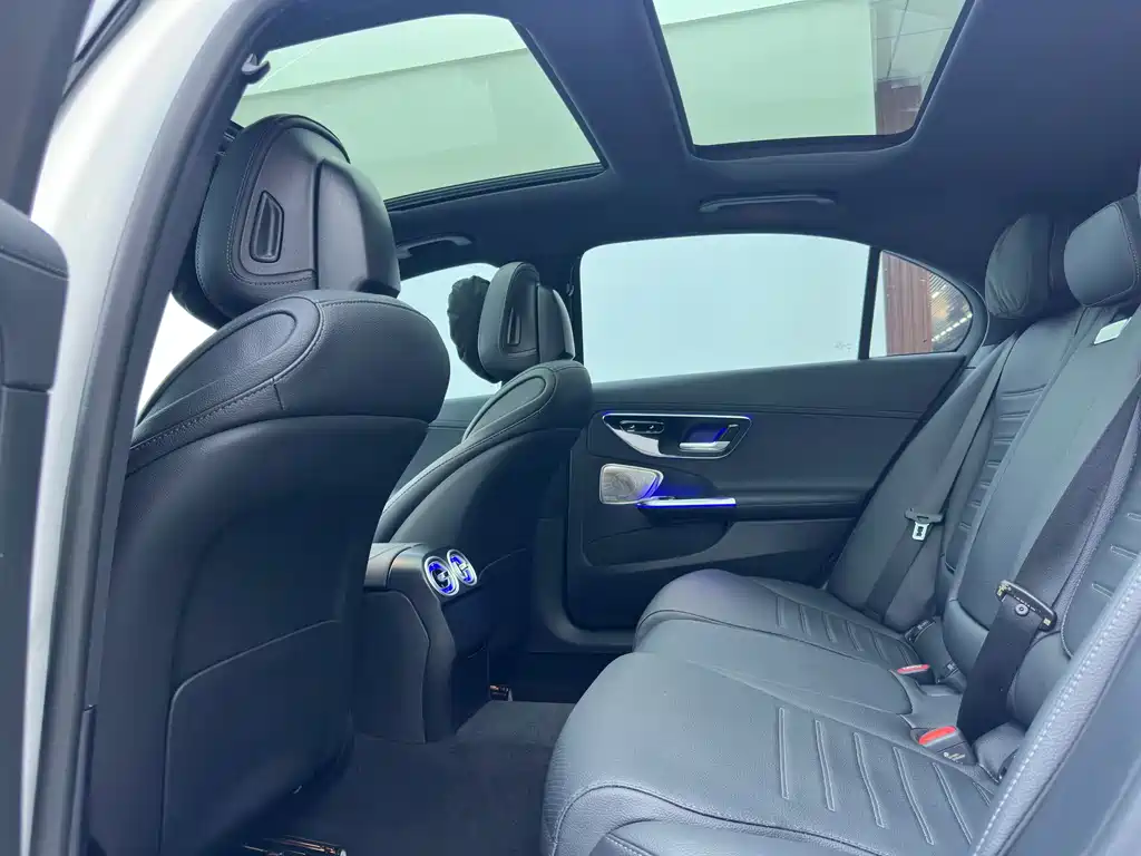 Mercedes-Benz C-Class 2025 — фото 6