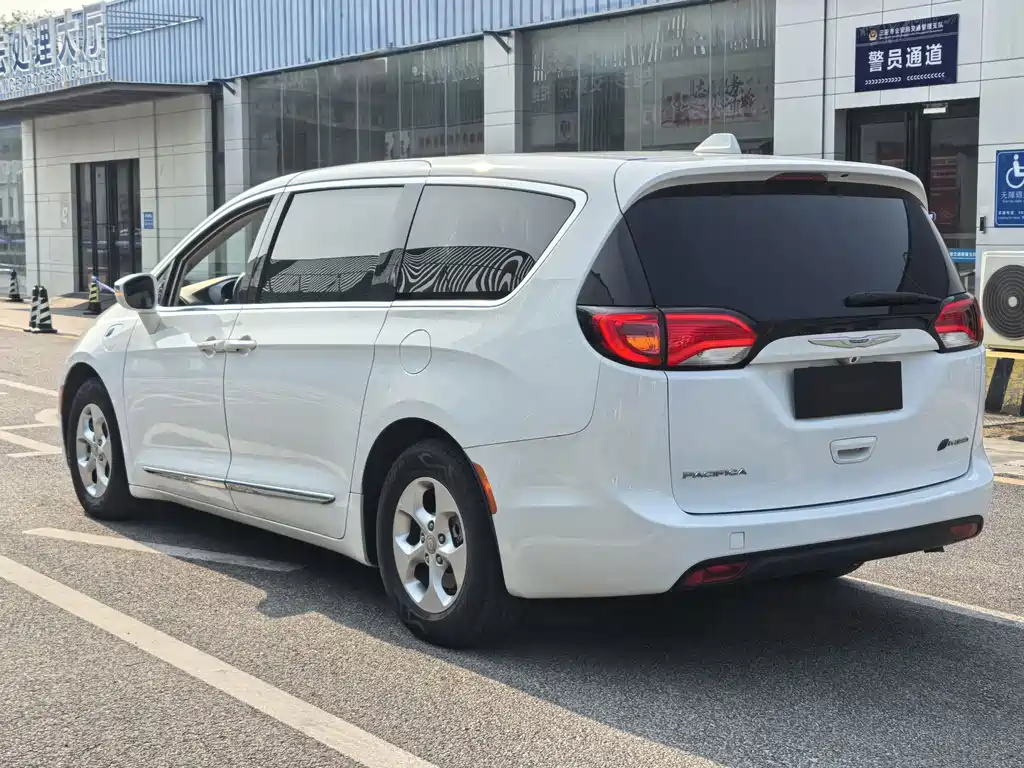 Chrysler Grand Voyager PHEV 2019 — фото 3