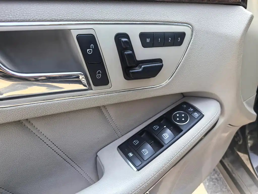 Mercedes-Benz E-Class 2012 — фото 14