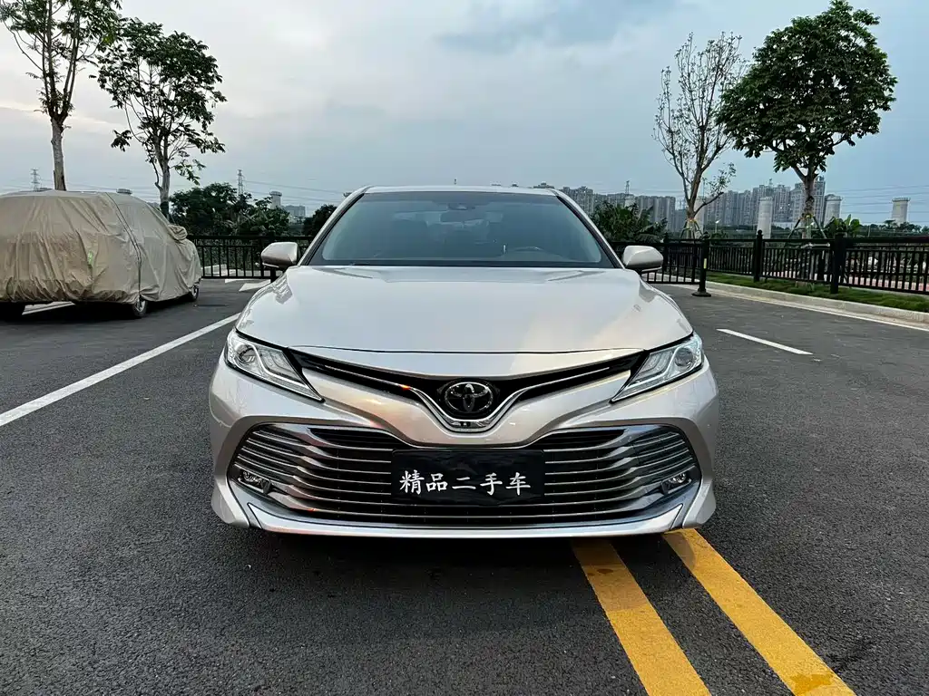 Toyota Camry 2019 — фото 2