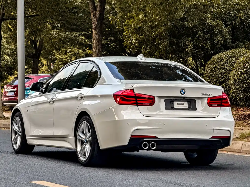 BMW 3 Series 2018 — фото 6