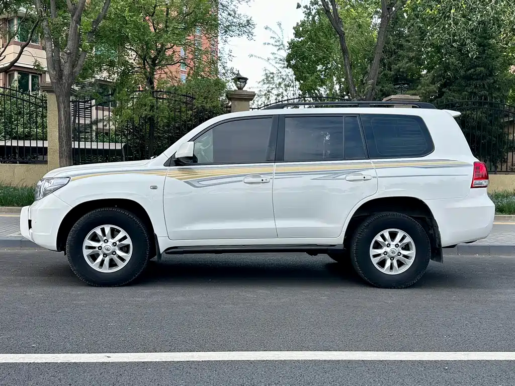 Toyota Land Cruiser 2010 — фото 3