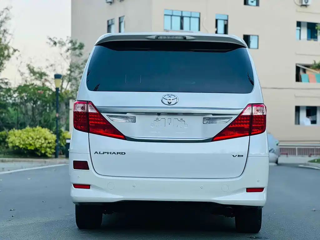 Toyota Alphard 2012 — фото 12