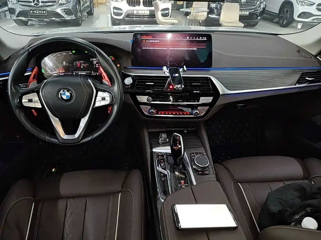 BMW 5 Series 2021 — фото 10