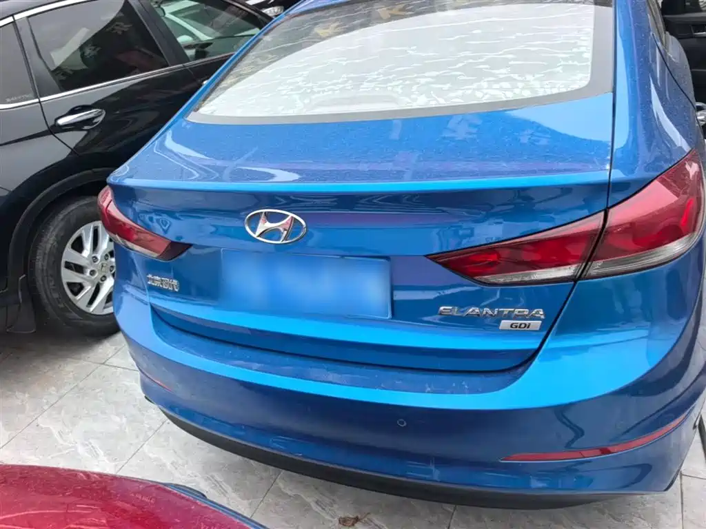 Hyundai Elantra 2018 — фото 6