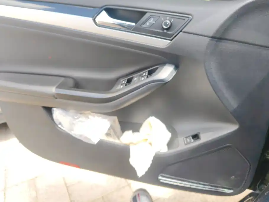 Volkswagen Sagitar 2018