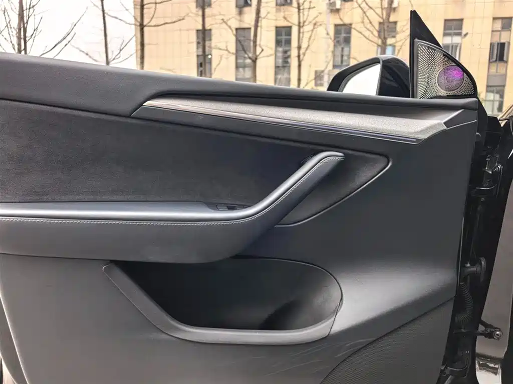 Tesla Model Y 2023 — фото 12