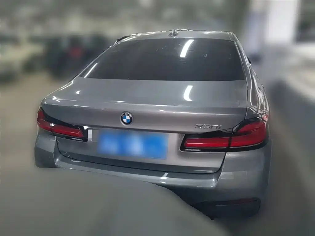BMW 5 Series 2023 — фото 10