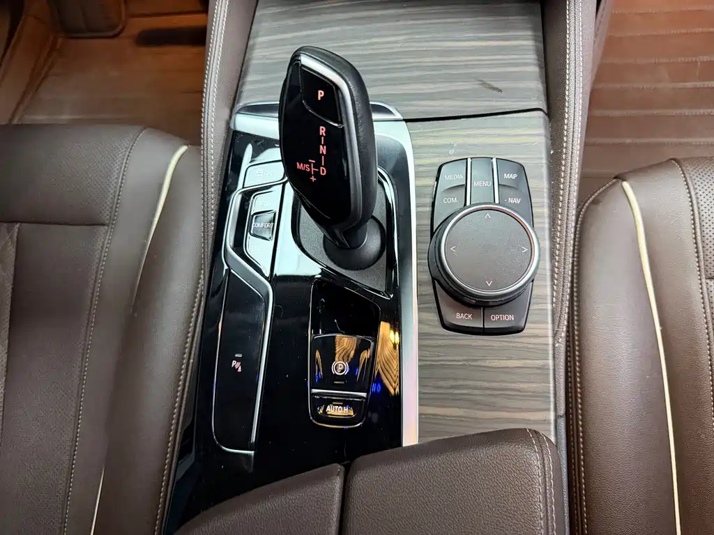 BMW 5 Series 2021 — фото 15