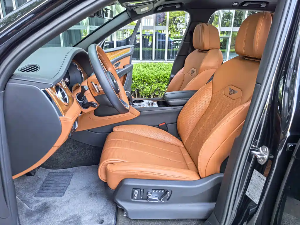 Bentley Bentayga 2021 — фото 13