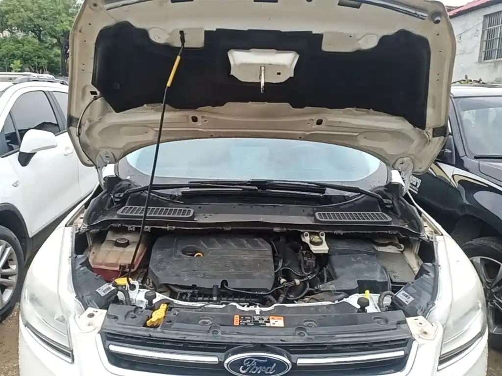 Ford Kuga 2015 — фото 20