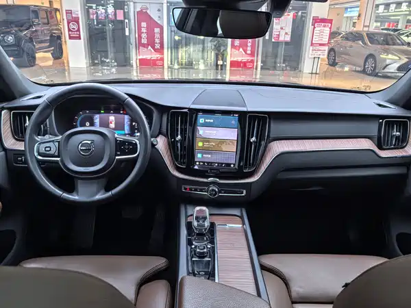 Volvo XC60 2022