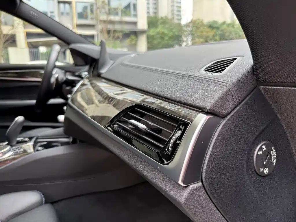 BMW 6 Series GT 2018 — фото 17