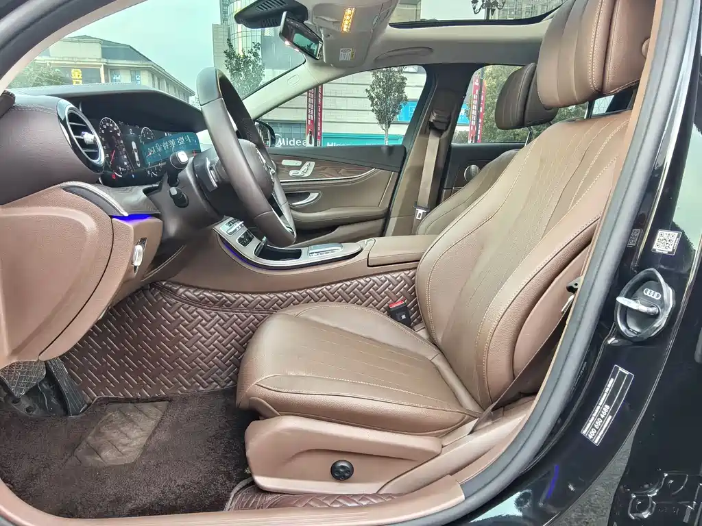 Mercedes-Benz E-Class 2023 — фото 18