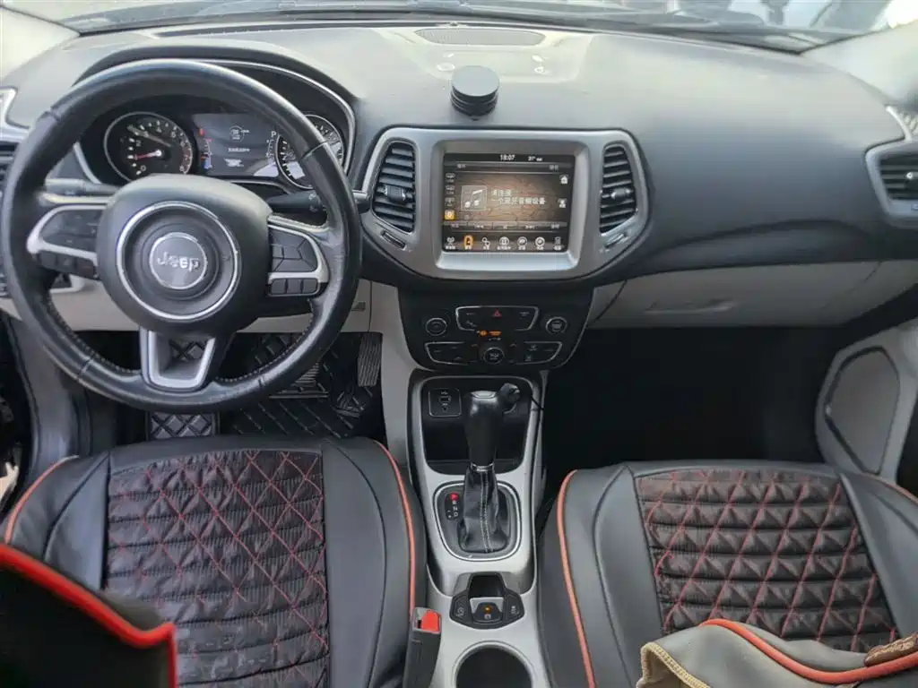 Jeep Compass 2017 — фото 10