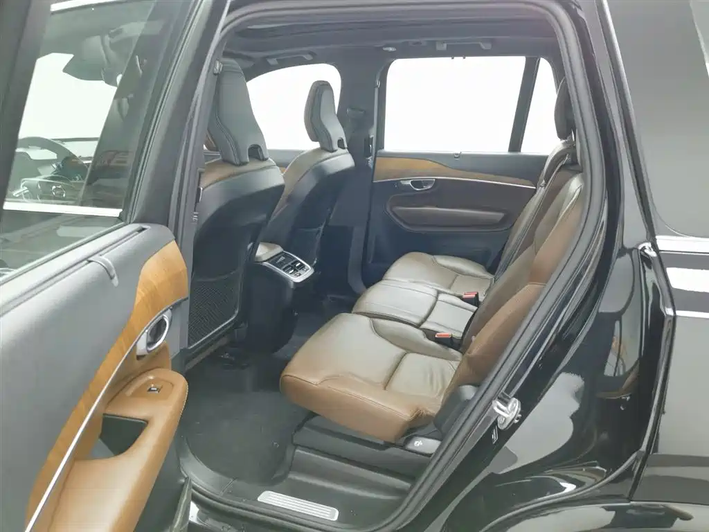 Volvo XC90 2023 — фото 15