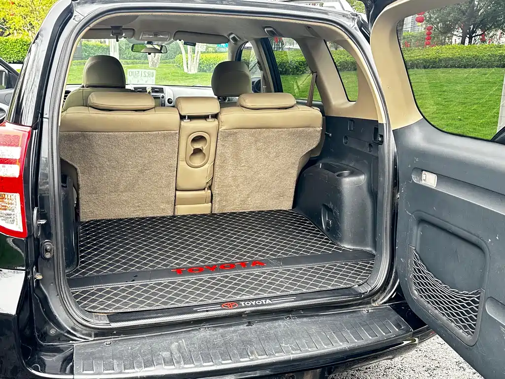 Toyota RAV4 2013 — фото 11