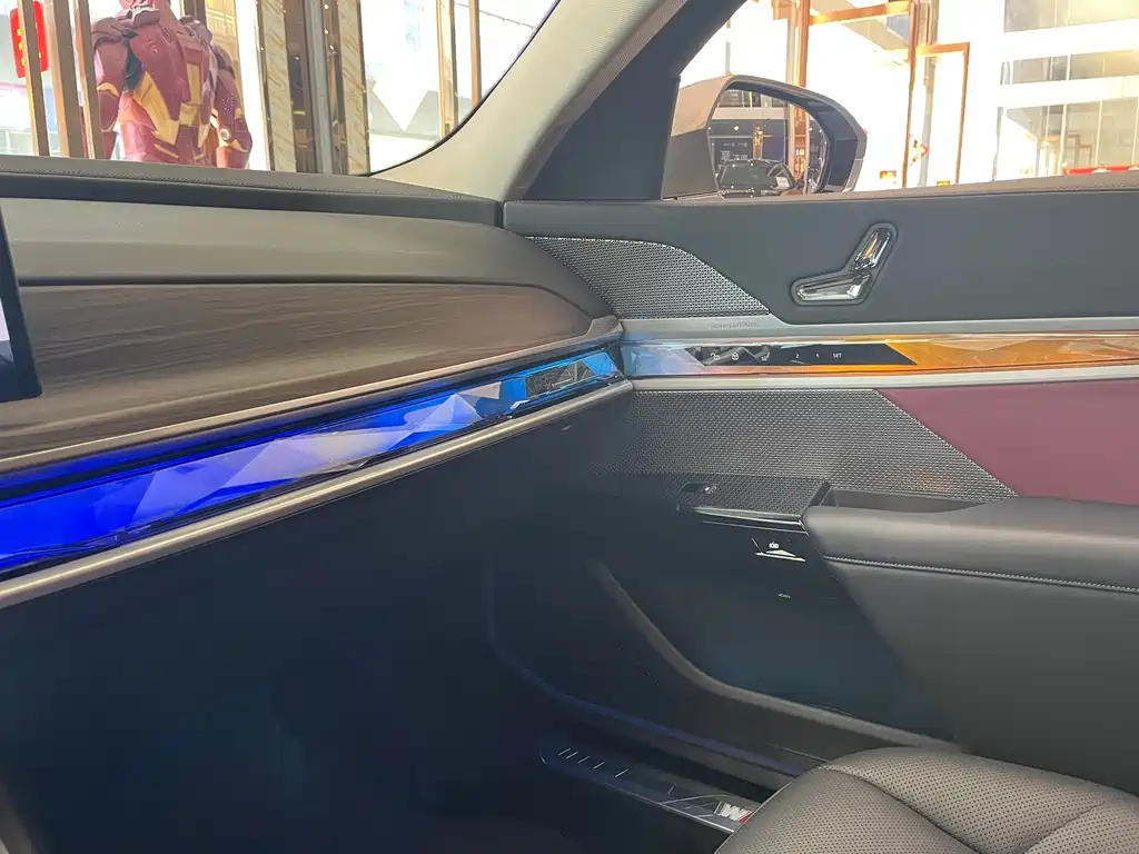 BMW 7 Series 2023 — фото 17