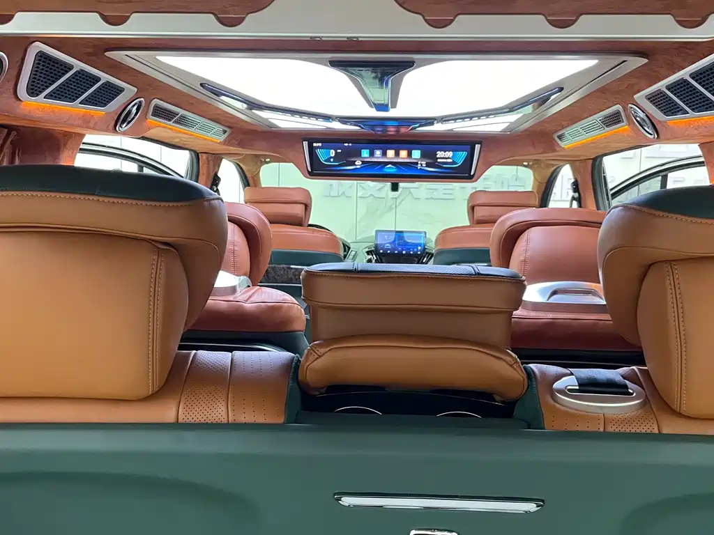 Ford Tourneo 2023 — фото 18