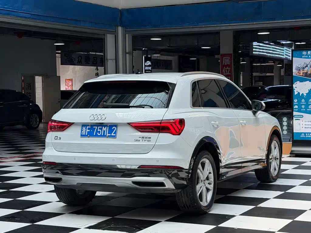Audi Q3 2023 — фото 16