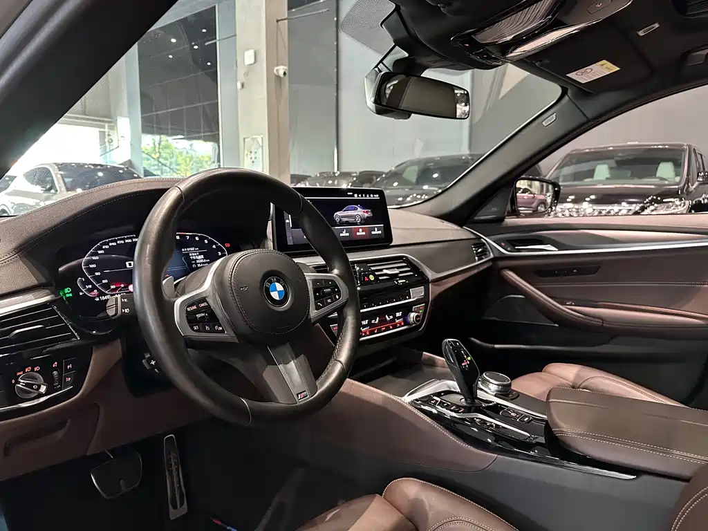 BMW 5 Series 2022 — фото 14