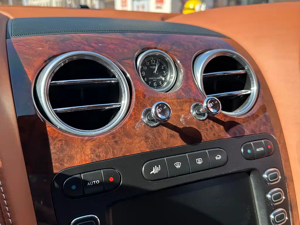 Bentley Flying Spur 2010 — фото 9