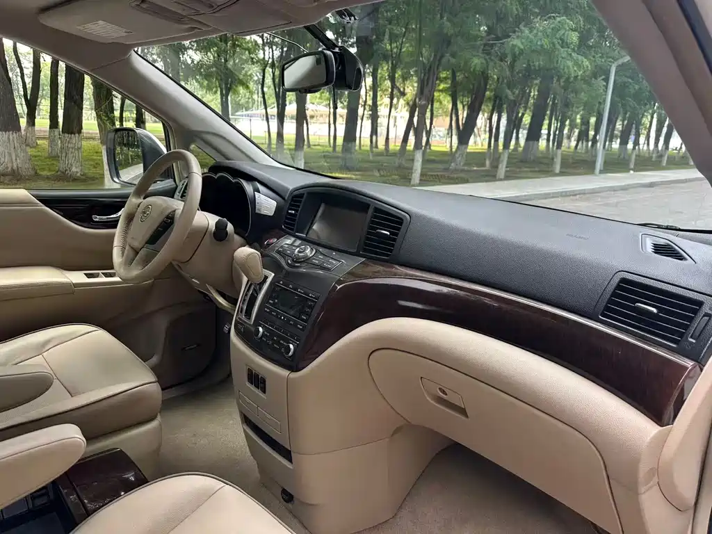 Nissan Quest 2016 — фото 10
