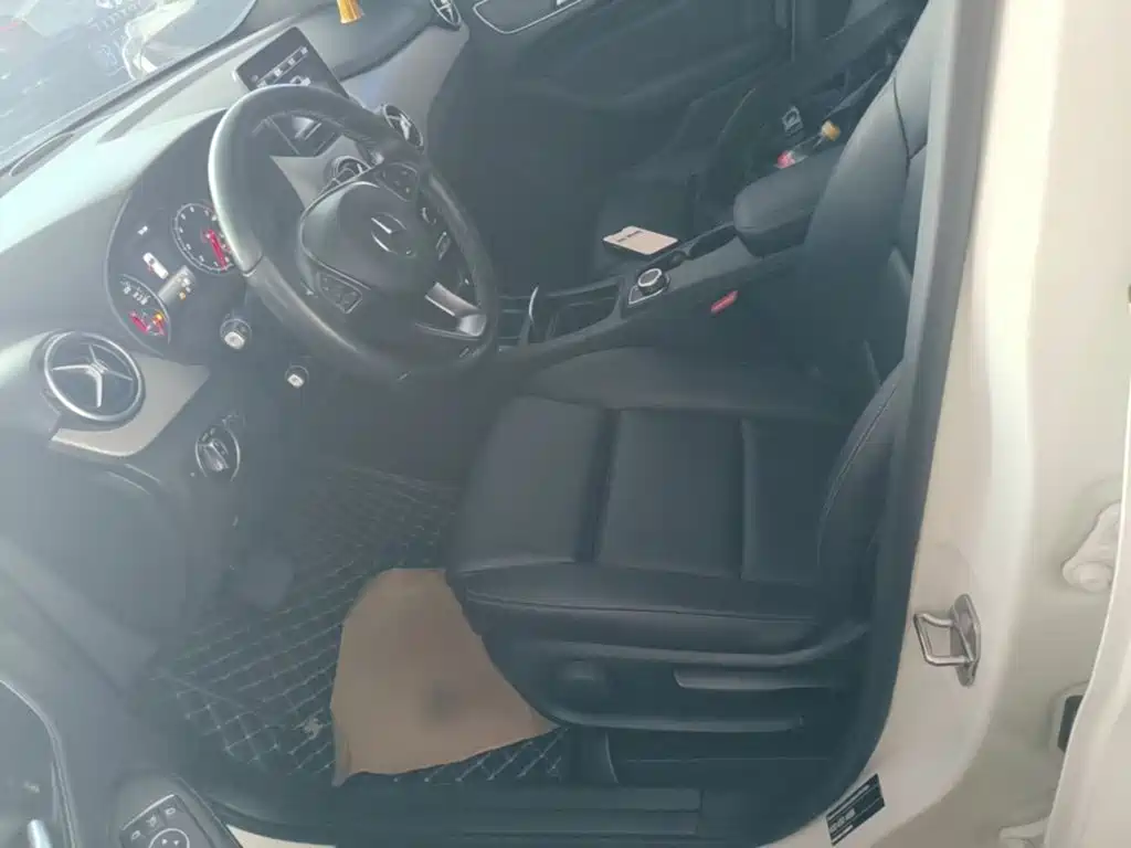 Mercedes-Benz B-Class 2019 — фото 15