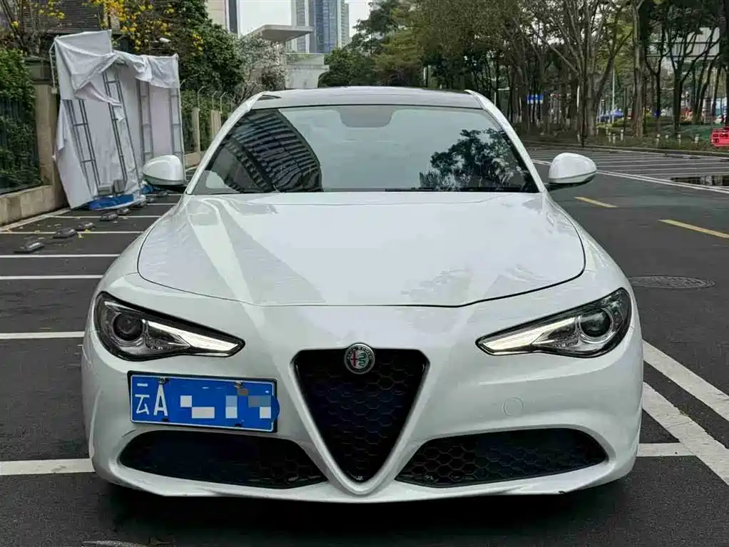 Alfa Romeo Giulia 2017 — фото 3