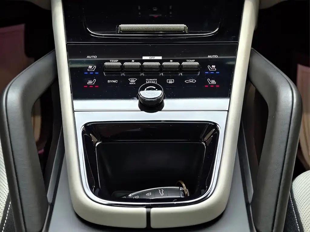Porsche Cayenne 2024 — фото 18