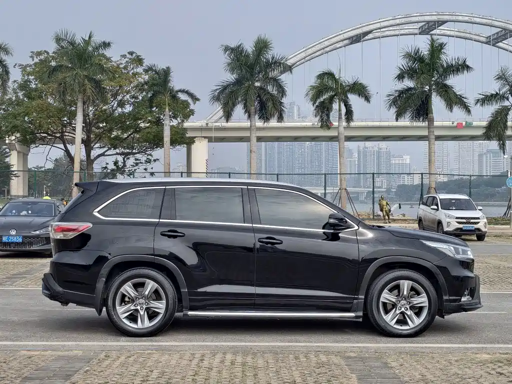 Toyota Highlander 2017 — фото 10