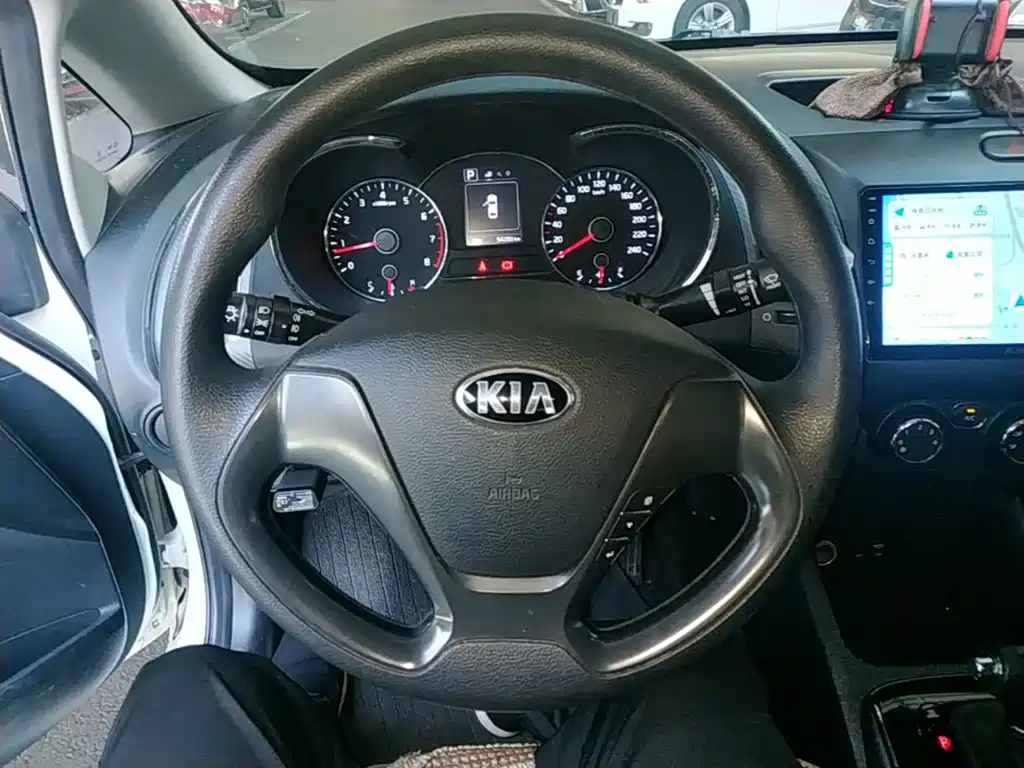 Kia K3 2017 — фото 11