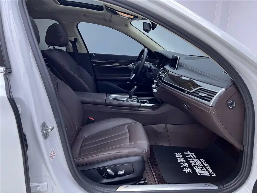 BMW 7 Series 2018 — фото 19