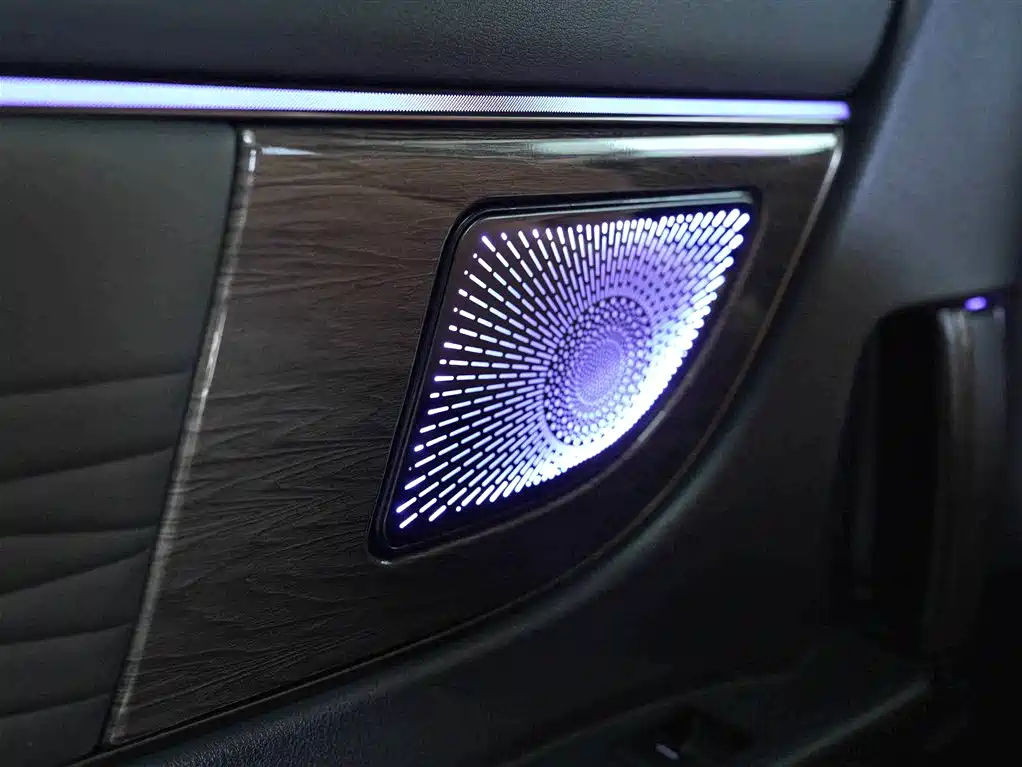 Toyota Alphard 2024 — фото 21