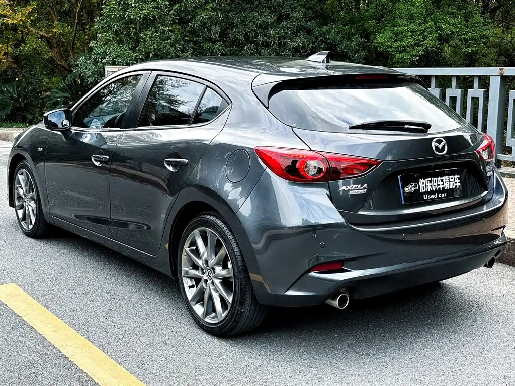 Mazda 3 Axela 2018 — фото 9