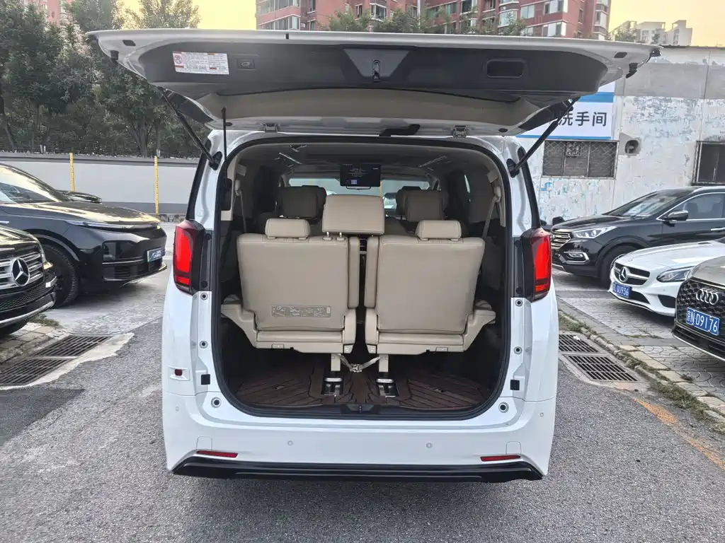 Toyota Alphard 2021 — фото 16