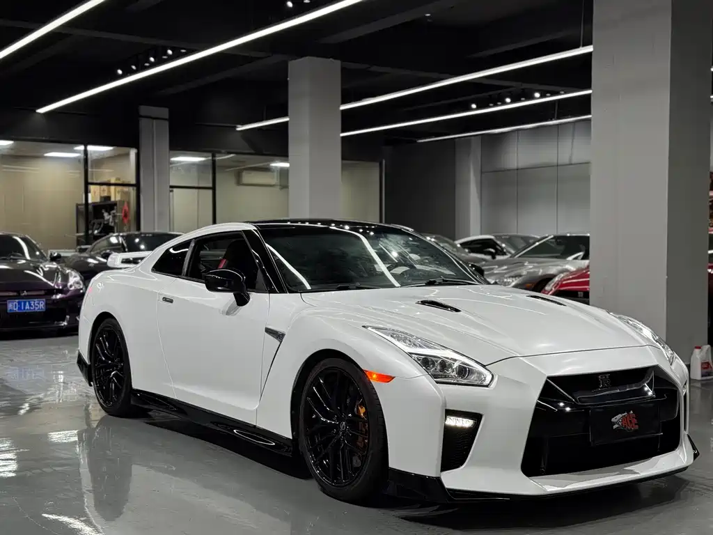 Nissan GT-R 2013 — фото 2