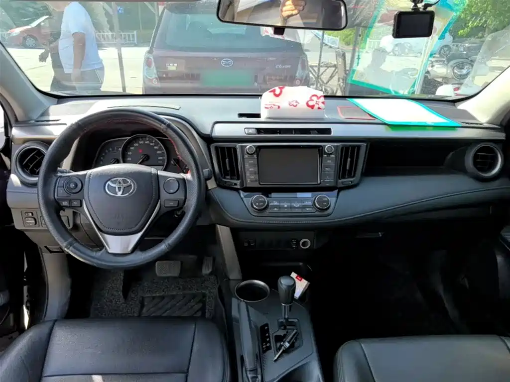 Toyota RAV4 2016 — фото 10