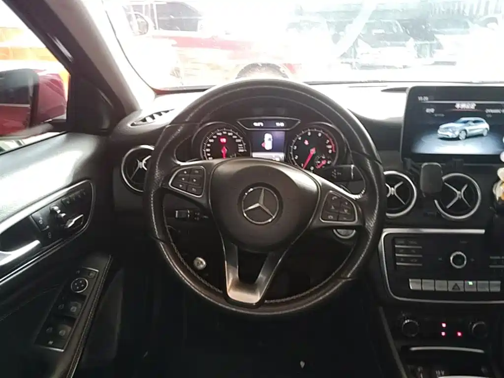 Mercedes-Benz GLA 2018 — фото 11