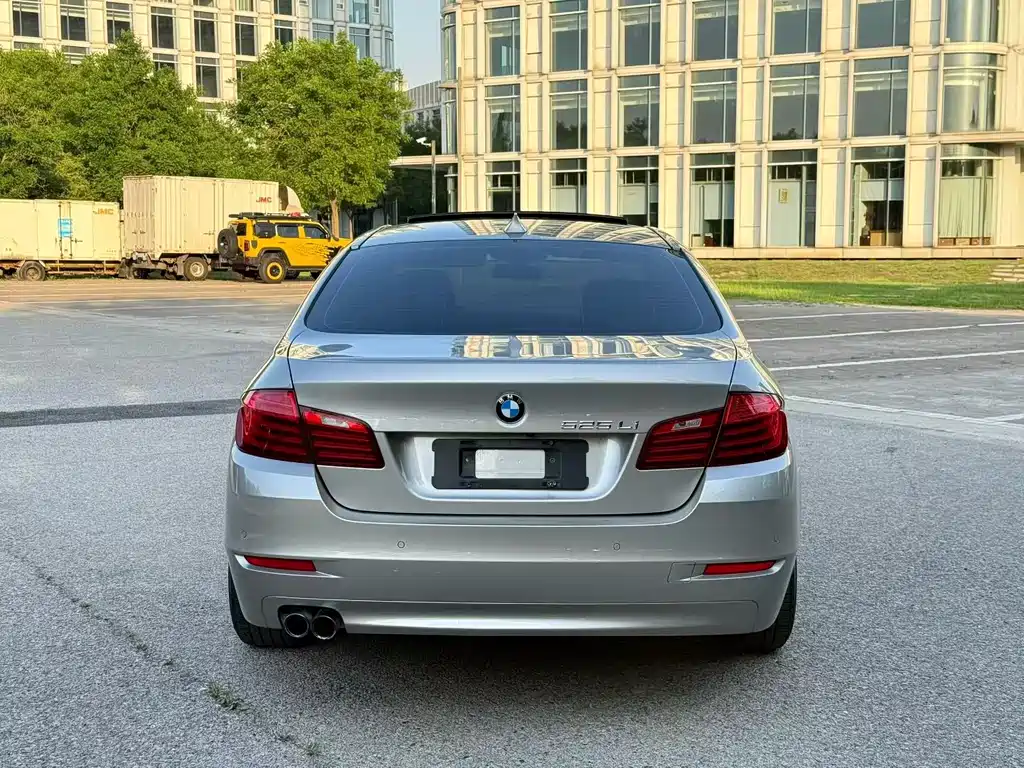 BMW 5 Series 2015 — фото 7