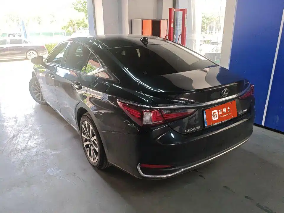 Lexus ES 2022
