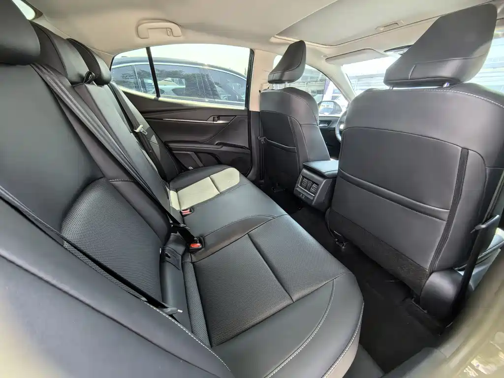 Toyota Camry 2025 — фото 11